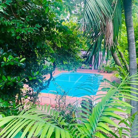 The Backyard 28 Villa Банкок Екстериор снимка