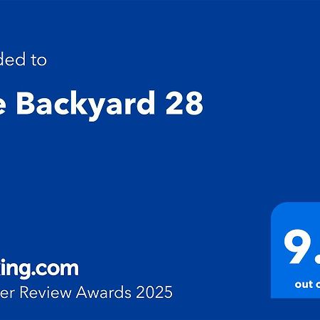 The Backyard 28 Villa Банкок Екстериор снимка
