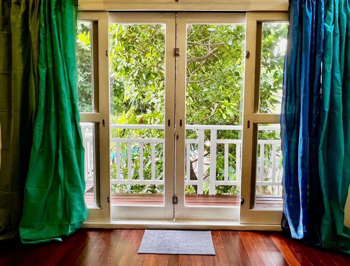 The Backyard 28 Villa Банкок Екстериор снимка