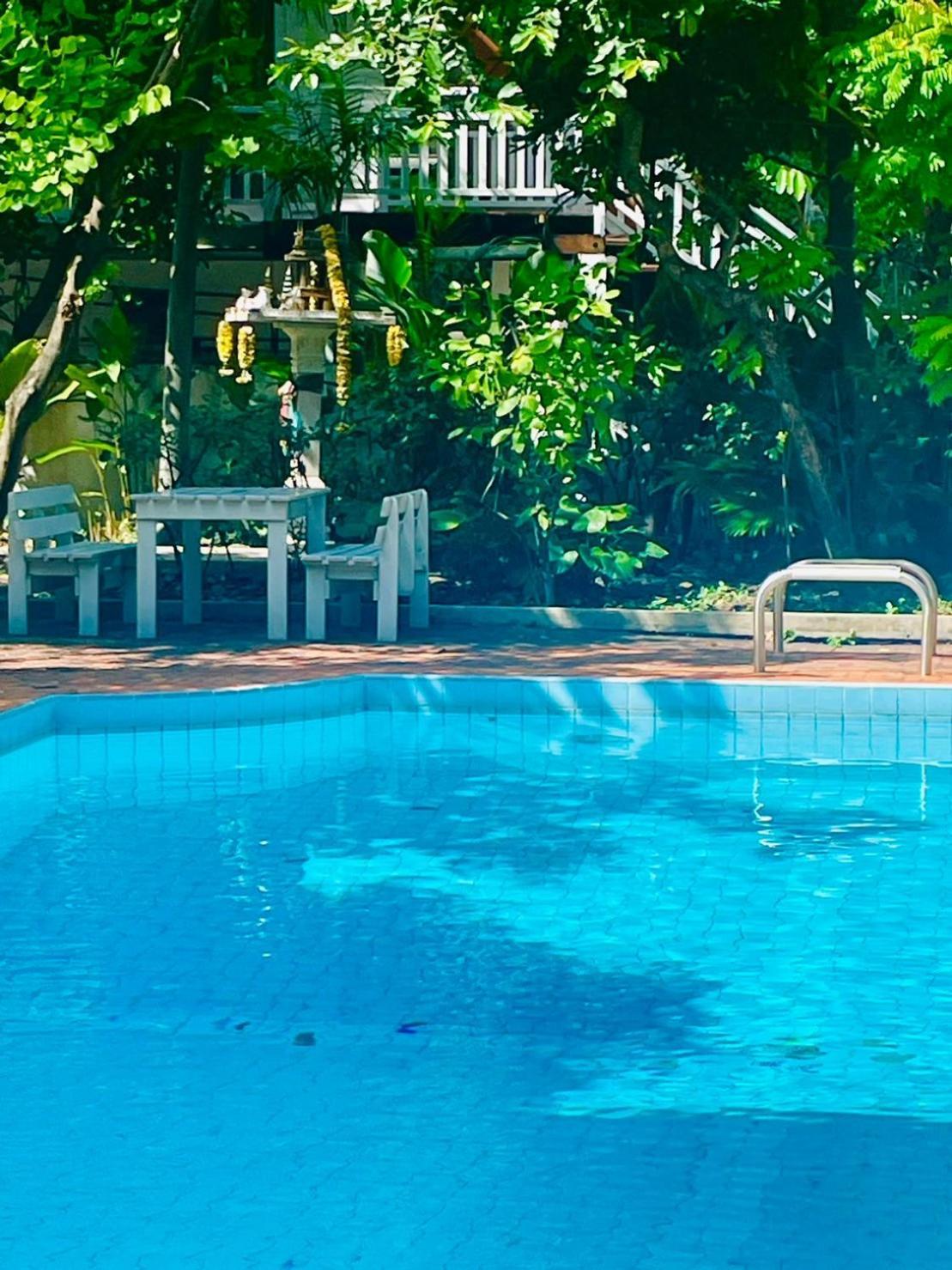 The Backyard 28 Villa Банкок Екстериор снимка