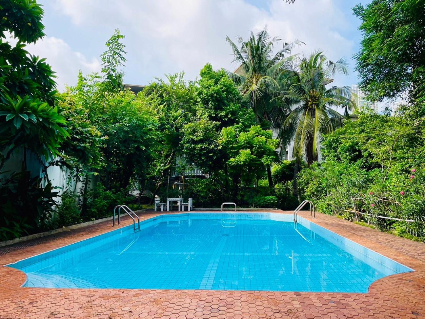 The Backyard 28 Villa Банкок Екстериор снимка